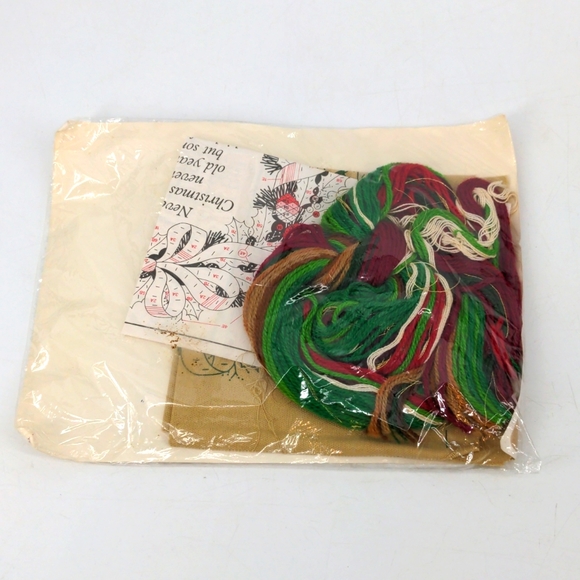 The Creative Circle Needlecraft Kit #2338 Memories Christmas Wreath NOS 1987 - Picture 6 of 6